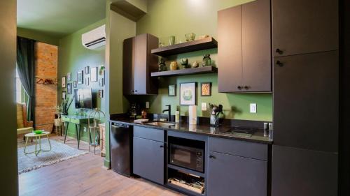 Covington Apartamento | Pickle Factory - In A Pickle Retro Loft 2 bedroom