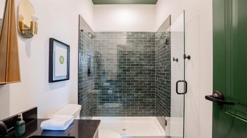 Covington Apartamento | Pickle Factory - In A Pickle Retro Loft 2 bedroom