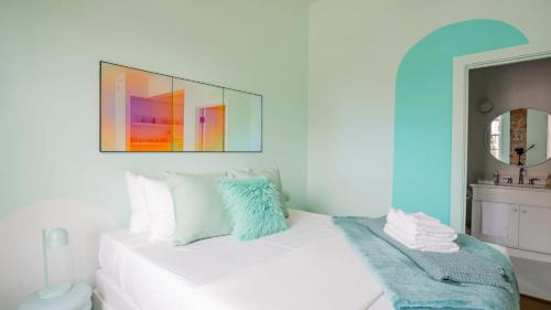 Covington Apartamento | Pickle Factory - Soda Pop Whimsical Fun Studio