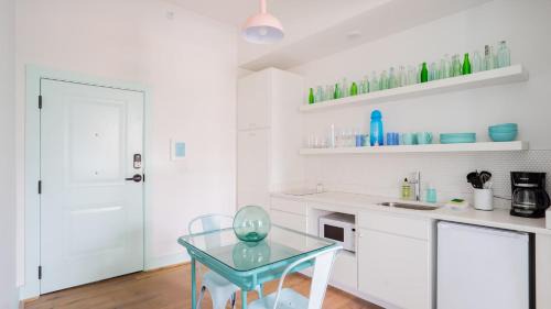 Covington Apartamento | Pickle Factory - Soda Pop Whimsical Fun Studio