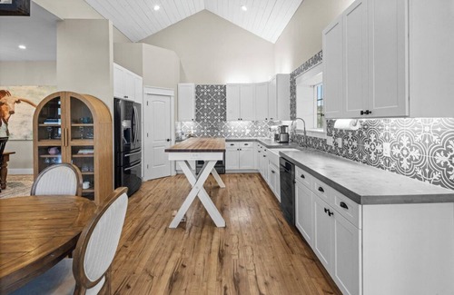 Marble Falls Casa | Pickleball court on 5-acres, spacious house