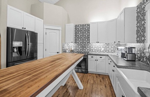 Marble Falls Casa | Pickleball court on 5-acres, spacious house