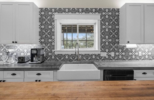 Marble Falls Casa | Pickleball court on 5-acres, spacious house