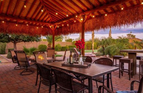 Central Scottsdale Casa | Pickleball in Paradise- 6 bedrooms pool spa arcade putting green sportspickleballvolleyball