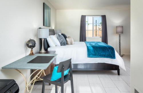 Central Scottsdale Casa | Pickleball in Paradise- 6 bedrooms pool spa arcade putting green sportspickleballvolleyball
