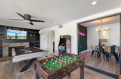 Bel Air Casa | Pickleball, Sparkling Pool, Mini Putt and Sleeps14