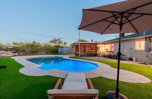 Bel Air Casa | Pickleball, Sparkling Pool, Mini Putt and Sleeps14