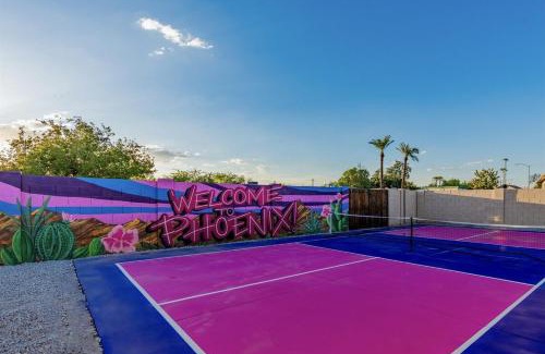 Bel Air Casa | Pickleball, Sparkling Pool, Mini Putt and Sleeps14