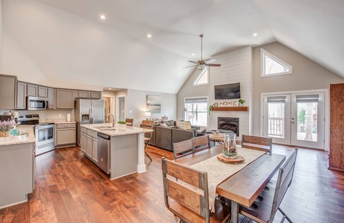 Counce Casa | Pickwick*Hot Tub*5 Min to LAKE*Firepit*Screen Porch Tv