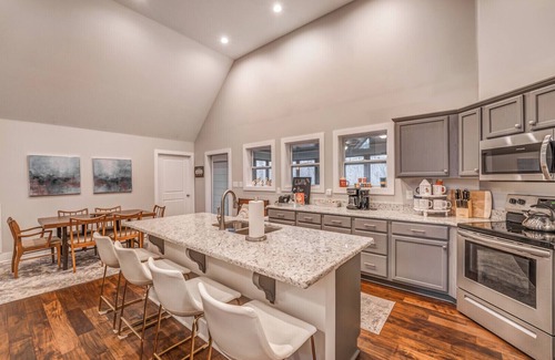 Counce Casa | Pickwick*Hot Tub*5 Min to LAKE*Firepit*Screen Porch Tv