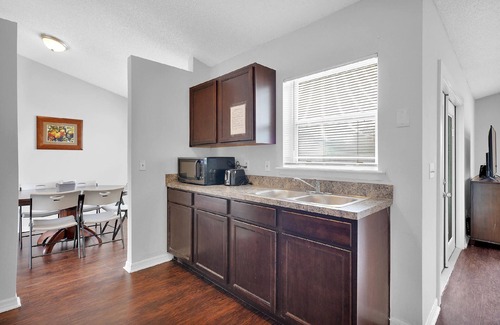 Westside Casa | ~Picnic Paradise Sleeps 8 Grill & More!~