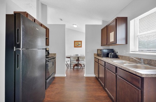 Westside Casa | ~Picnic Paradise Sleeps 8 Grill & More!~