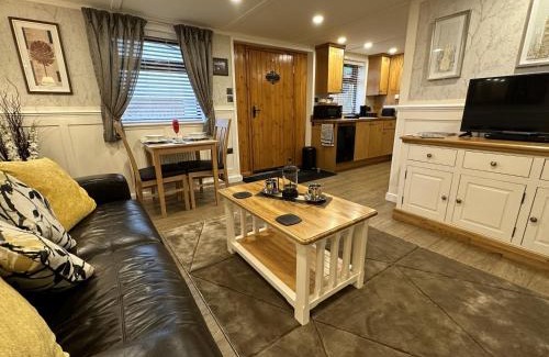 Llanddowror Casa | Picton Cottage Studio - A beautiful newly refurbished annexe with handmade features