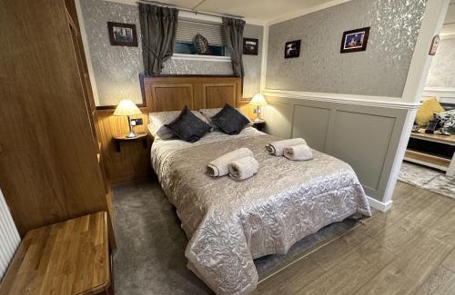 Llanddowror Casa | Picton Cottage Studio - A beautiful newly refurbished annexe with handmade features