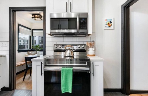Arnada Casa | Picture Perfect Bungalow in the ❤ of DT Vancouver!