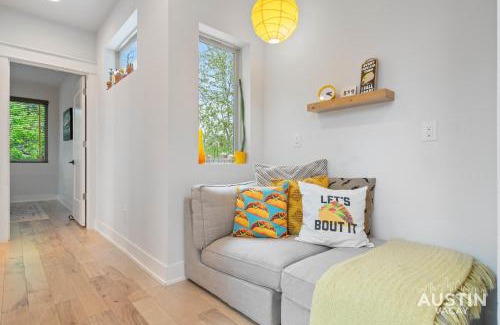 East Cesar Chavez Casa | Picture-Perfect Trendy Vibes Minutes From Rainey