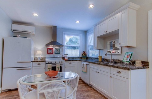 Flamingo Parks Cabaña | Picture Renting This Beautiful 4 Bedroom Cottage in West Palm Beach, West Palm Beach Cottage 1856