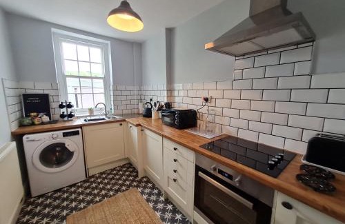 Pentrebach Casa | Picturesque 2 Bedroom Miners Cottage Near Bike Park Wales & Brecon Beacons