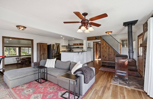 Golden Gate Canyon Cabina | Picturesque 4BR/3BA Sanctuary w/Hot tub+Fire pits @8600ft - GGC State Park!