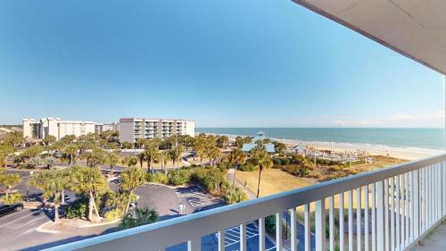 Litchfield by the Sea Casa | Picturesque 4th Floor End Unit, Oceanfront