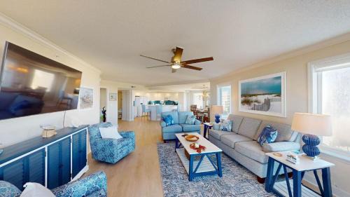 Litchfield by the Sea Casa | Picturesque 4th Floor End Unit, Oceanfront