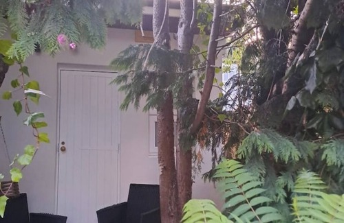 Hendon Cabina | Picturesque City Cabin modern Professional Market, near busses, tube and shops