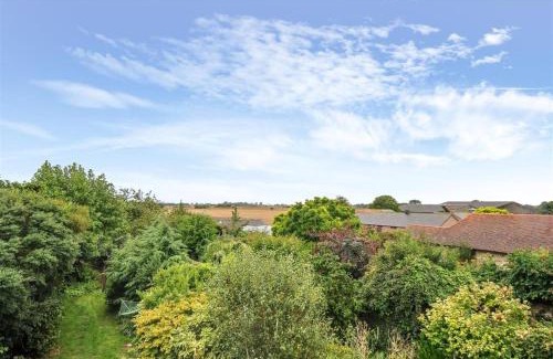 Oving Casa | Picturesque Cottage in Oving- cosy pub & beaches