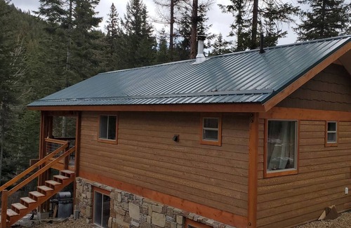 Lakeside Cabina | Picturesque Family Creekside Oasis -Fire Pit -WiFi