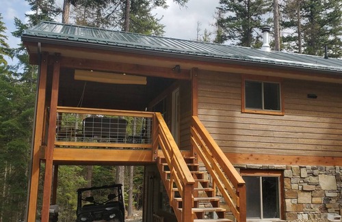 Lakeside Cabina | Picturesque Family Creekside Oasis -Fire Pit -WiFi