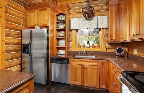 Jefferson Township Cabina | Picturesque Log Home, Family Fun with Scenic Views