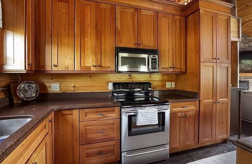 Jefferson Township Cabina | Picturesque Log Home, Family Fun with Scenic Views