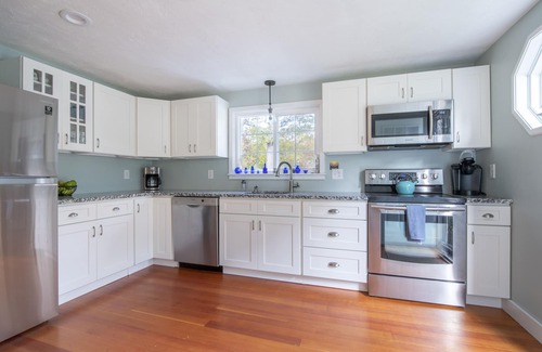 Hyannis Casa | Propiedad pintoresca frente al estanque - The Beach Glass Cottage
