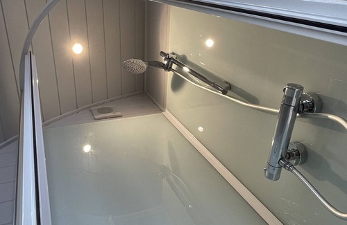 Scarborough Cabina | Picturesque views across Scarborough with a Hot Tub.