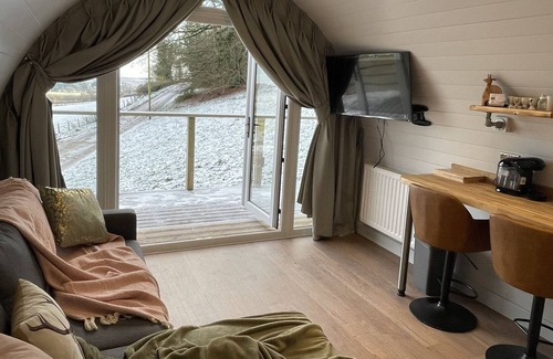 Scarborough Cabina | Picturesque views across Scarborough with a Hot Tub.