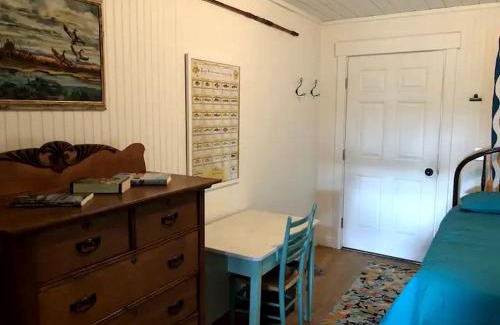 Braden River Casa | Picturesque Vintage Cabin with Lake Views in Florida