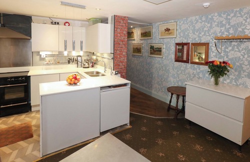 Dorchester Casa | PIDDLE INN, pet friendly, with a garden in Piddletrenthide