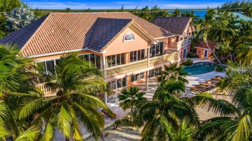North Side Casa | Pieces of Eight LUXE 6BR