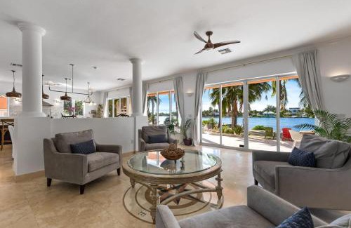 North Side Casa | Pieces of Eight LUXE 6BR