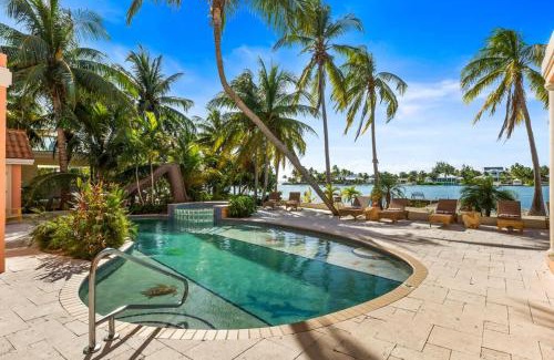 North Side Casa | Pieces of Eight LUXE 6BR