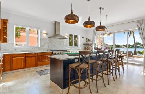 North Side Casa | Pieces of Eight LUXE 6BR