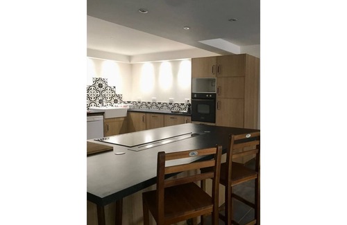 Saint-Saturnin-les-Avignon Apartamento | Pied à terre at the gateway to the Ventoux, bike rental.
