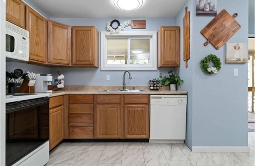 Campbell Park Apartamento | Pied Piper: centrally located in UMed/Prov with access to trails a block away