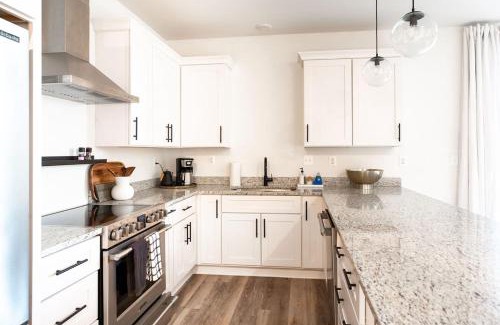 Batesville Apartamento | Piedmont Place Suite 301 - Near King Family Vineyards - Mtn Views