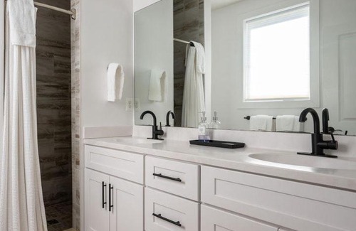 Batesville Apartamento | Piedmont Place Suite 402 Modern Apartment in Heart of Crozet