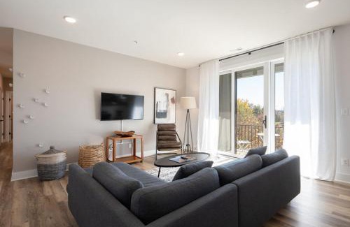 Batesville Apartamento | Piedmont Place Suite 402 Modern Apartment in Heart of Crozet