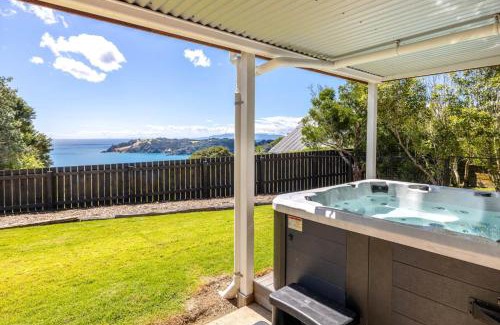 Waiheke Island Casa | Piemelon Bay Views - Coast & Country