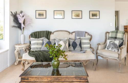Waiheke Island Casa | Piemelon Bay Views - Coast & Country