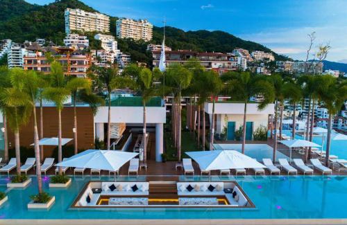 Zona romántica Apartamento | Pier 57 Modern Luxury PV's Best Rooftop!
