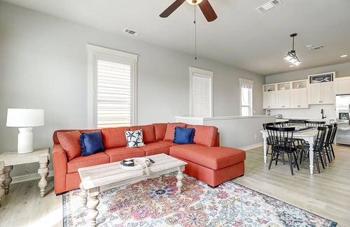 Sailhouse Casa | Pier access! Beautiful pool! 3 bedroom, 2.5 bathroom home in Rockport!