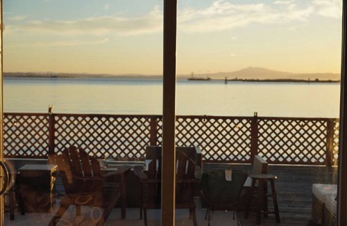 Vallejo Casa | Pier on the Bay